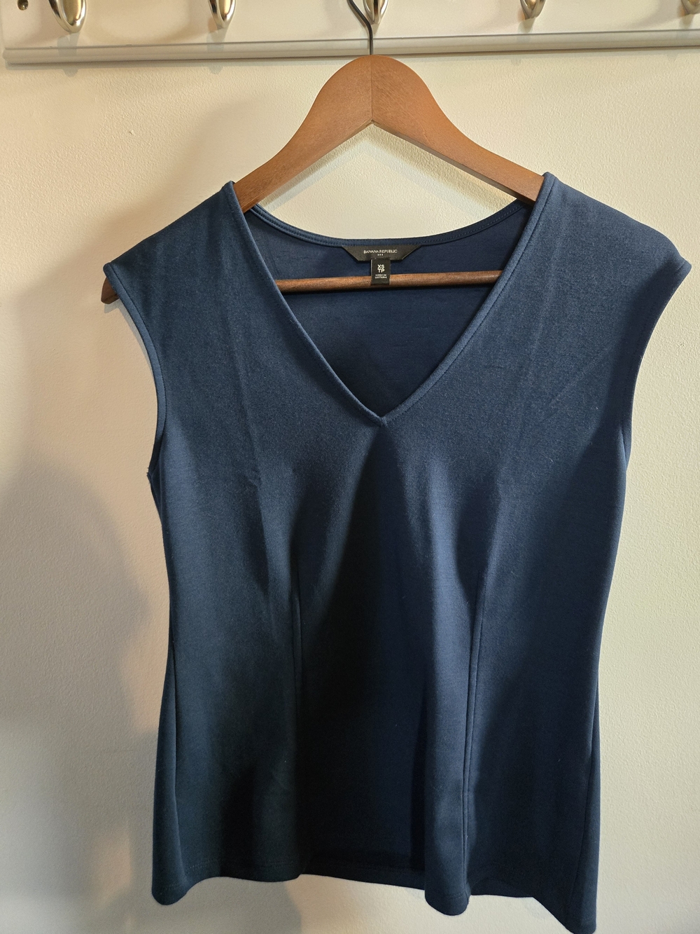 Banana Republic  Sleeveless V-Neck Knit Tank